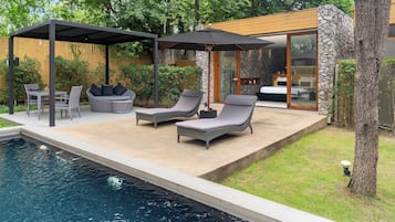 Deluxe Pool Villa | Terrace/patio