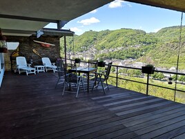 Apartamento Deluxe, 2 habitaciones, patio, vistas al río | Terraza o patio