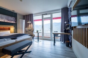 Caja de seguridad en la habitación y escritorio