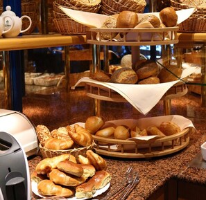 Daily buffet breakfast for a fee