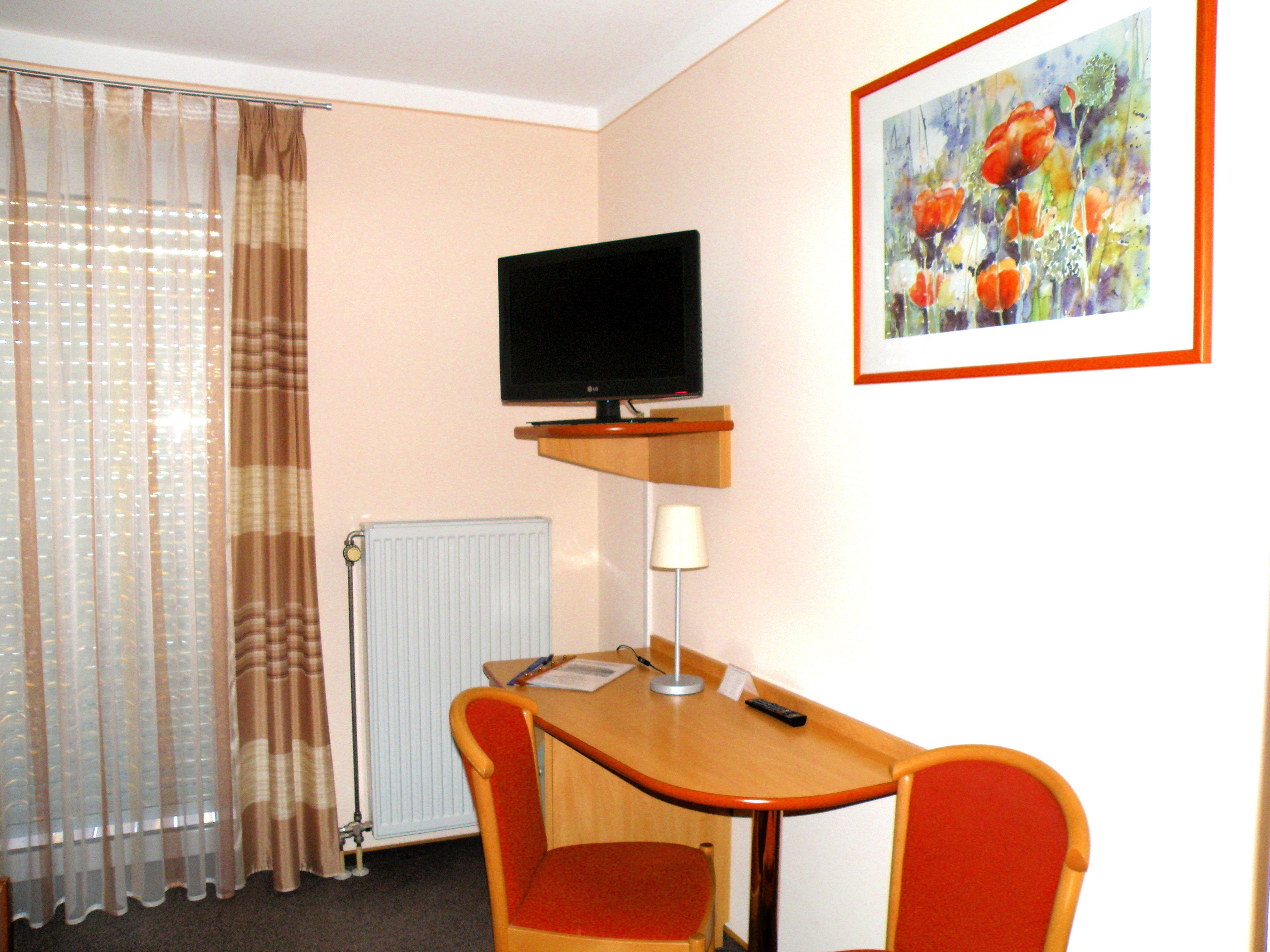 comfort double room, non smoking, balcony | 1 bedroom, desk, free wifi, bed sheets