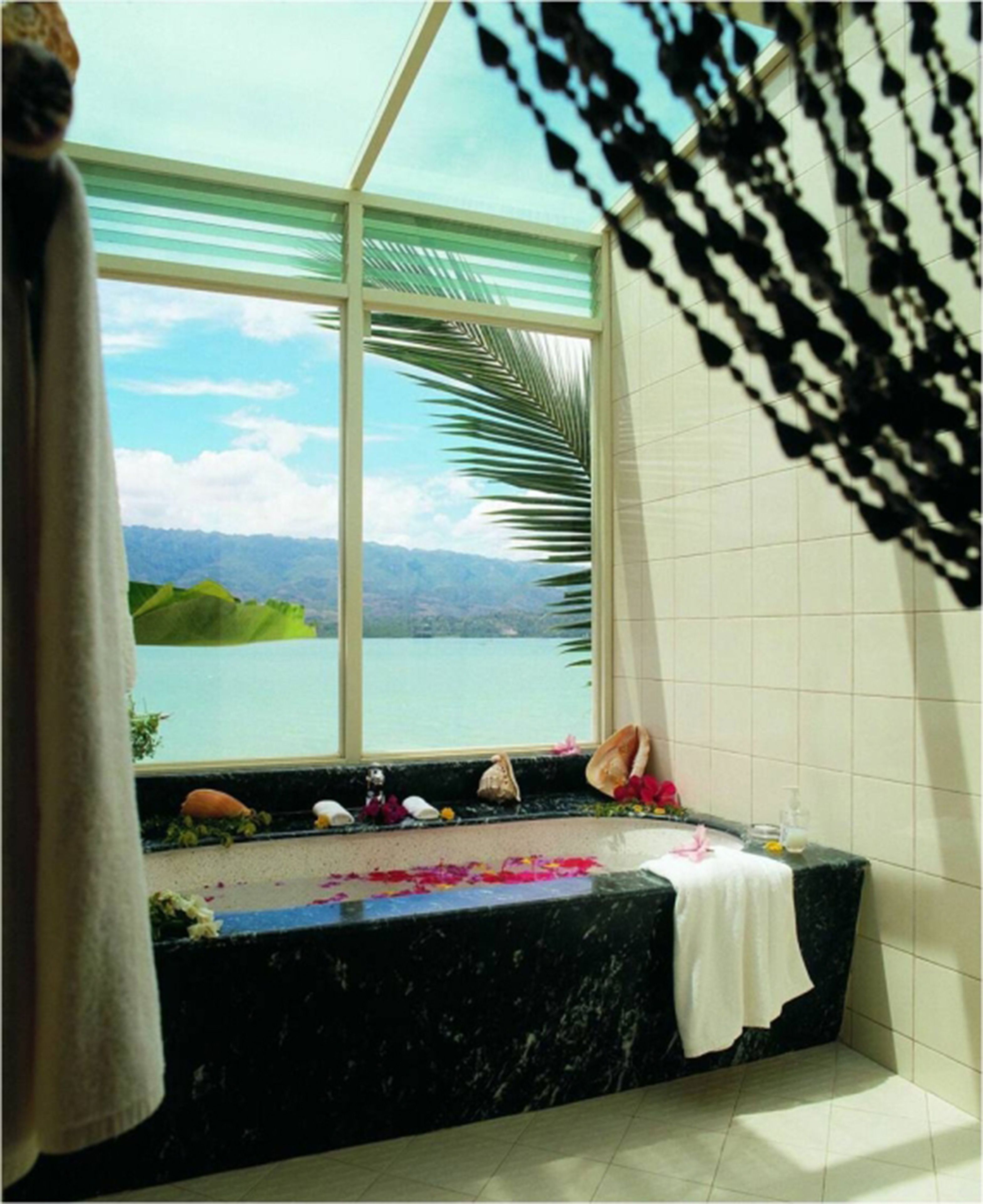 separate bathtub and shower, deep-soaking bathtub, free toiletries