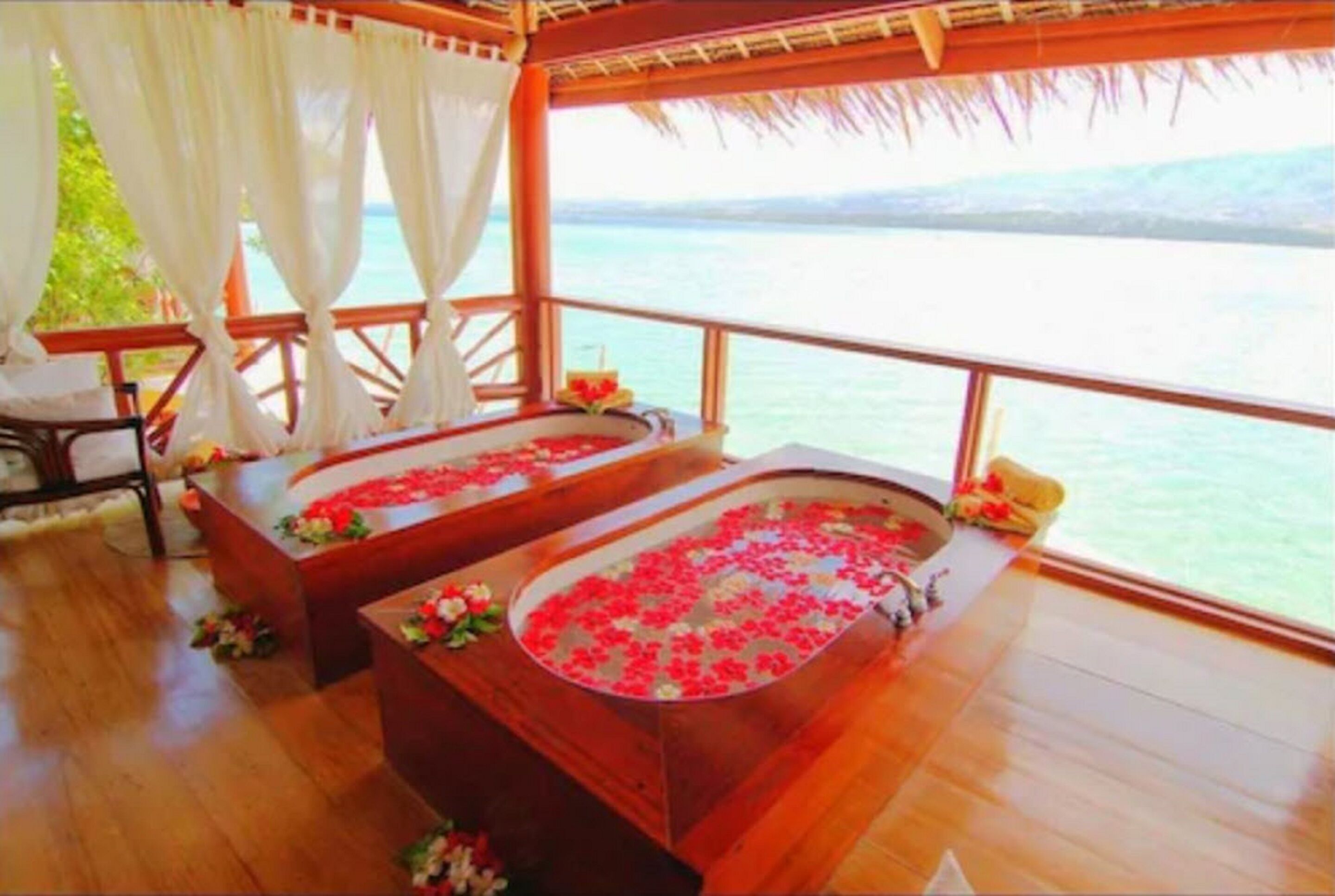 couples treatment room(s), sauna, hot tub, body treatments, aromatherapy