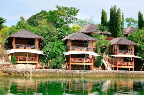 Couples treatment room(s), sauna, hot tub, body treatments, aromatherapy