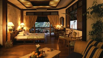 Junior Suite | 1 bedroom, premium bedding, minibar, in-room safe