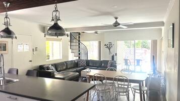 3-Bedroom Modern Villa with Private Pool | In-room dining