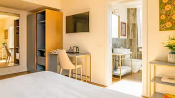 Camera Deluxe con letto matrimoniale o 2 letti singoli | Minibar, una cassaforte in camera, con stile personalizzato