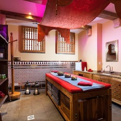 Behandlungsräume für Paare, Sauna, Whirlpool, Dampfbad