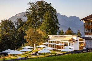 Garden - Alm- & Wellnesshotel Alpenhof (Schoenau am Koenigssee)