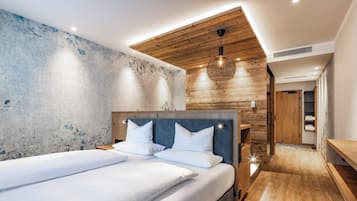 Deluxe Double Room | Hypo-allergenic bedding, down comforters, minibar, in-room safe