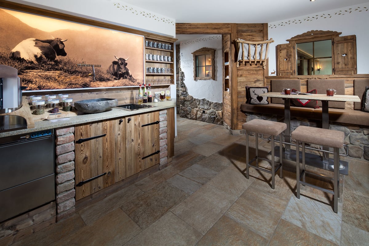 couples treatment room(s), sauna, hot tub, steam room, body treatments