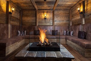 雙人療程室、桑拿、熱水浴缸、蒸氣室、身體療程、熱石按摩