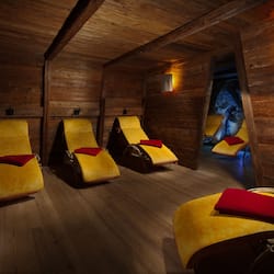 Couples treatment room(s), sauna, hot tub, steam room, body treatments