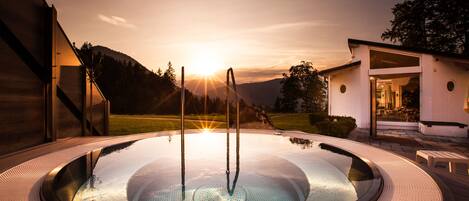 Bain à remous extérieur