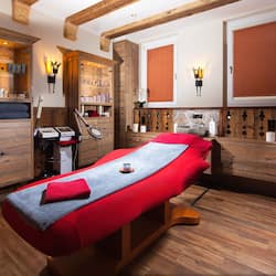 Couples treatment room(s), sauna, hot tub, steam room, body treatments