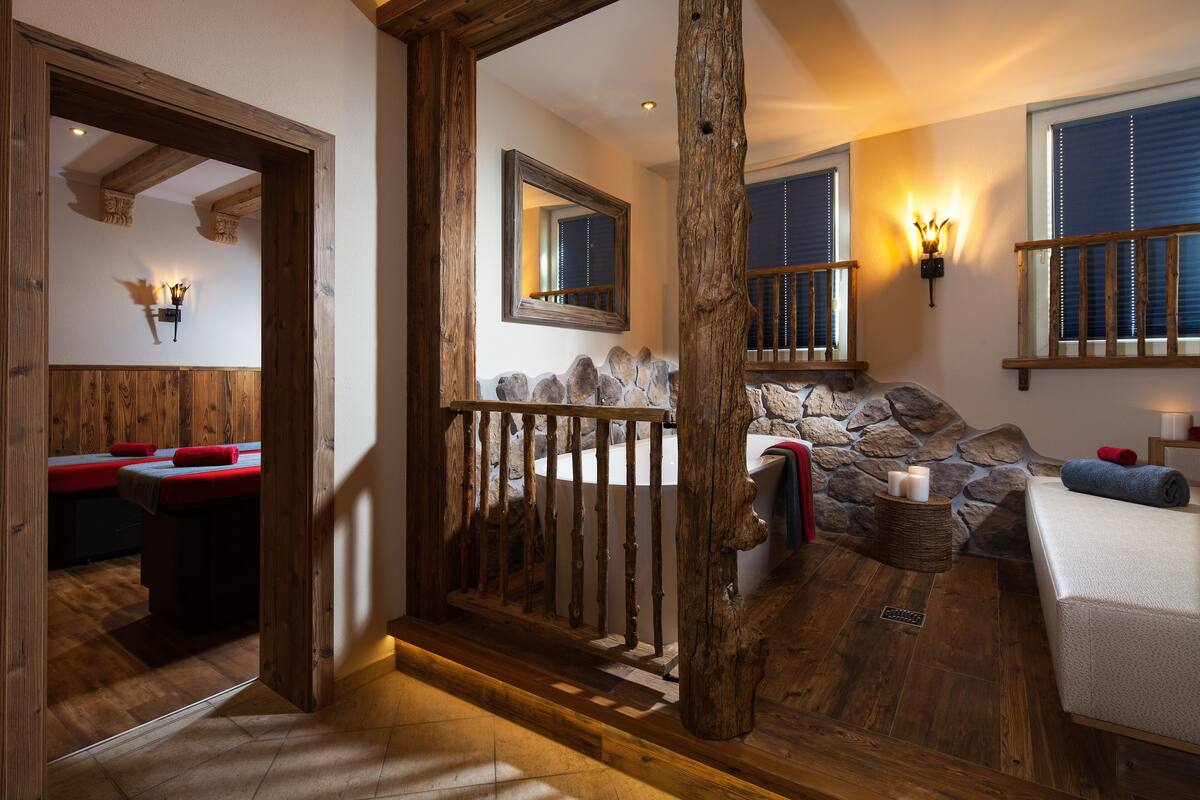 couples treatment room(s), sauna, hot tub, steam room, body treatments