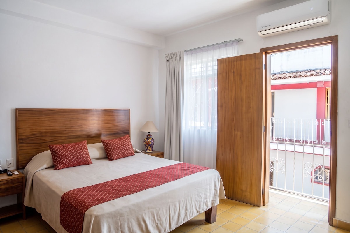 Superior room with balcony city view | Desk, WiFi (free), individually furnished, bed sheets