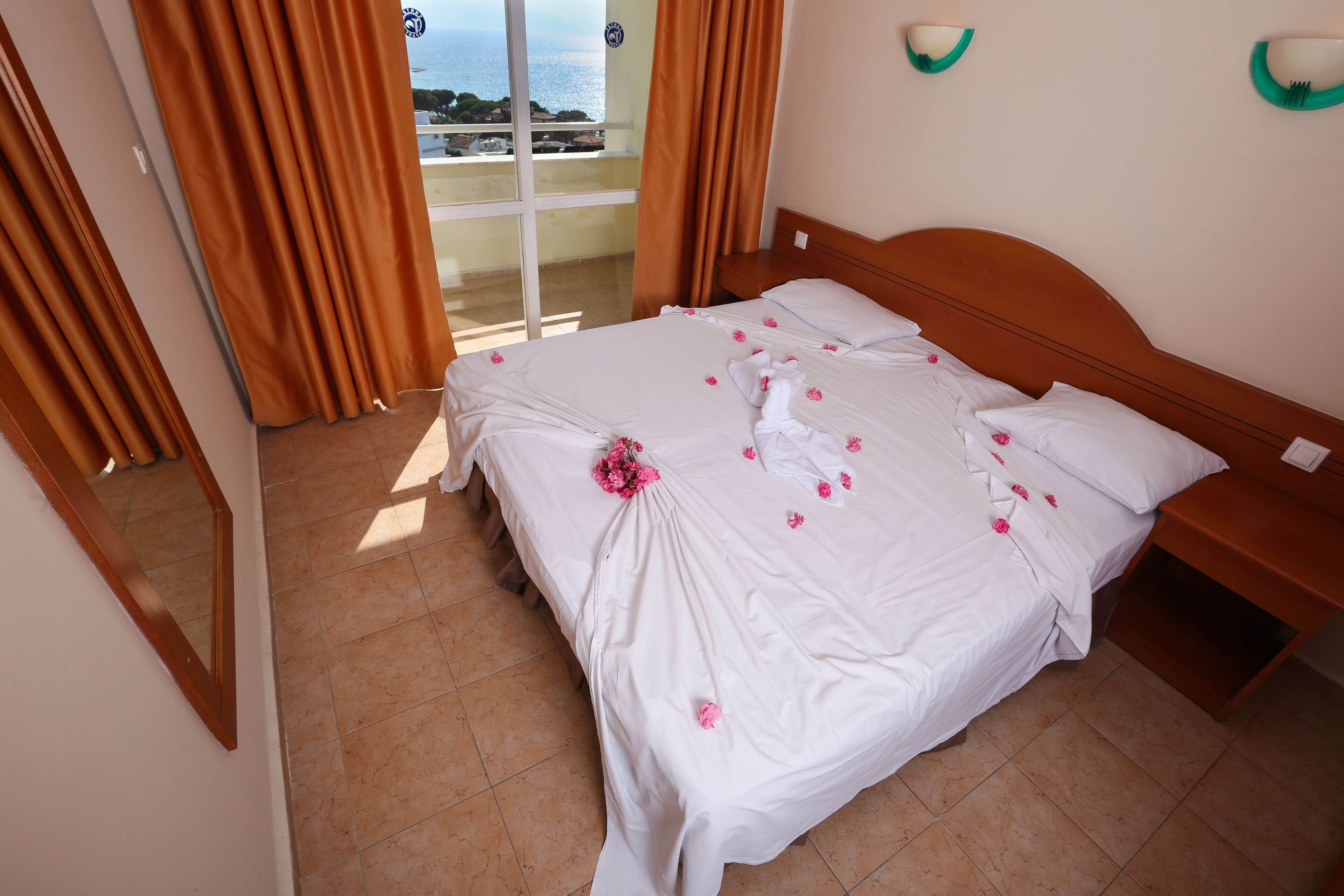 1 chambre, surmatelas, bureau, rideaux occultants