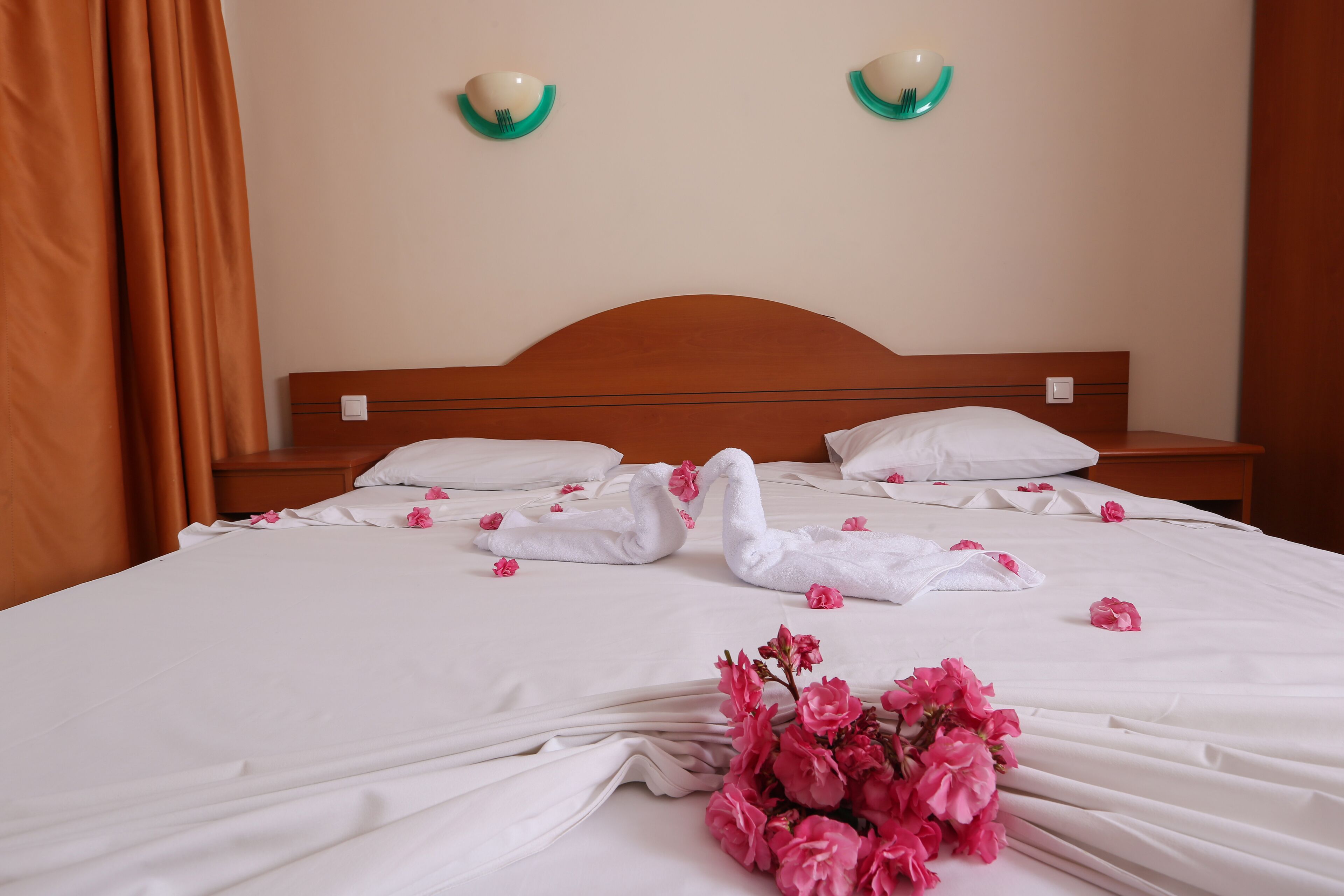 1 chambre, surmatelas, bureau, rideaux occultants
