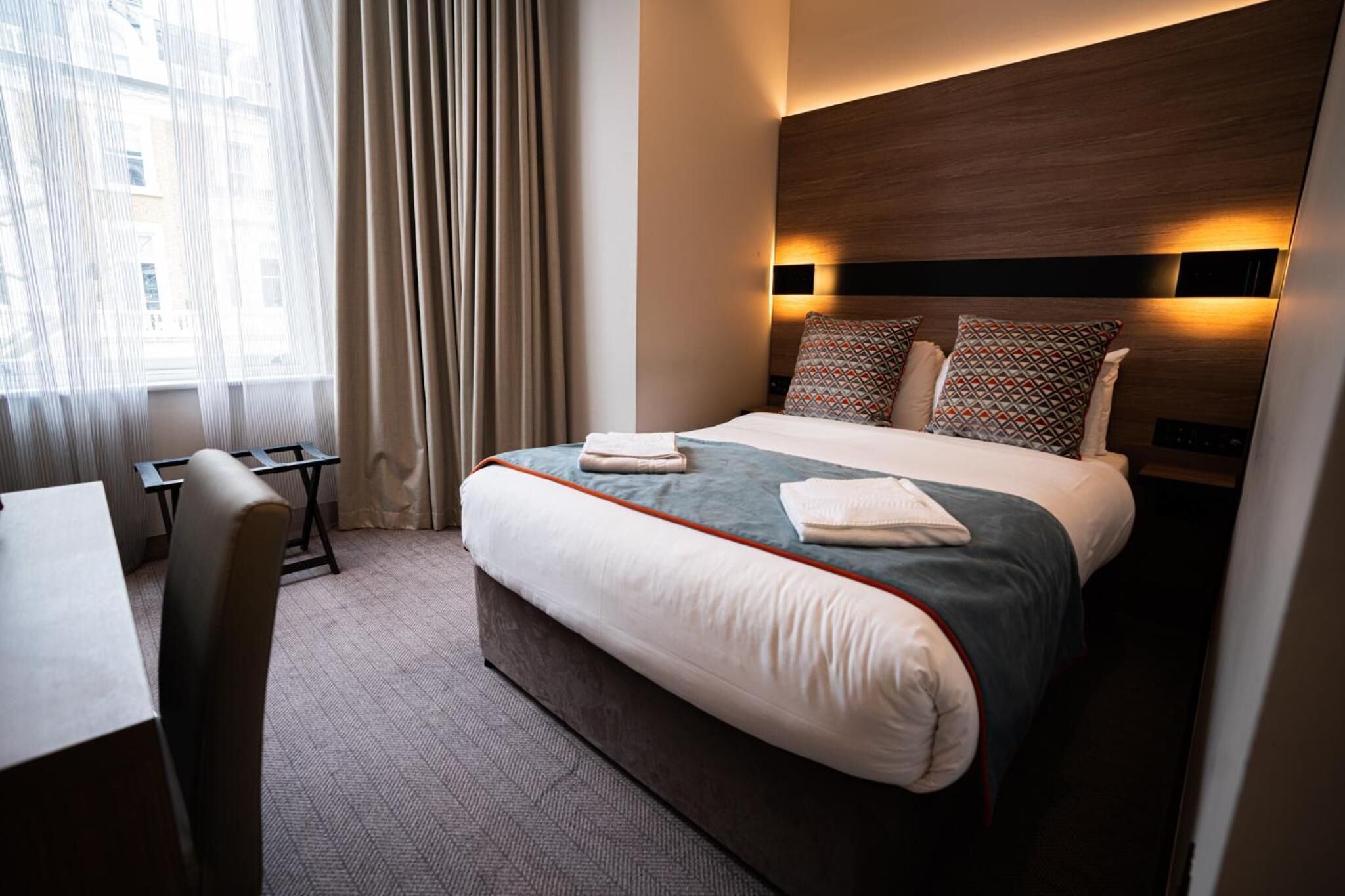 in-room safe, desk, laptop workspace, blackout curtains