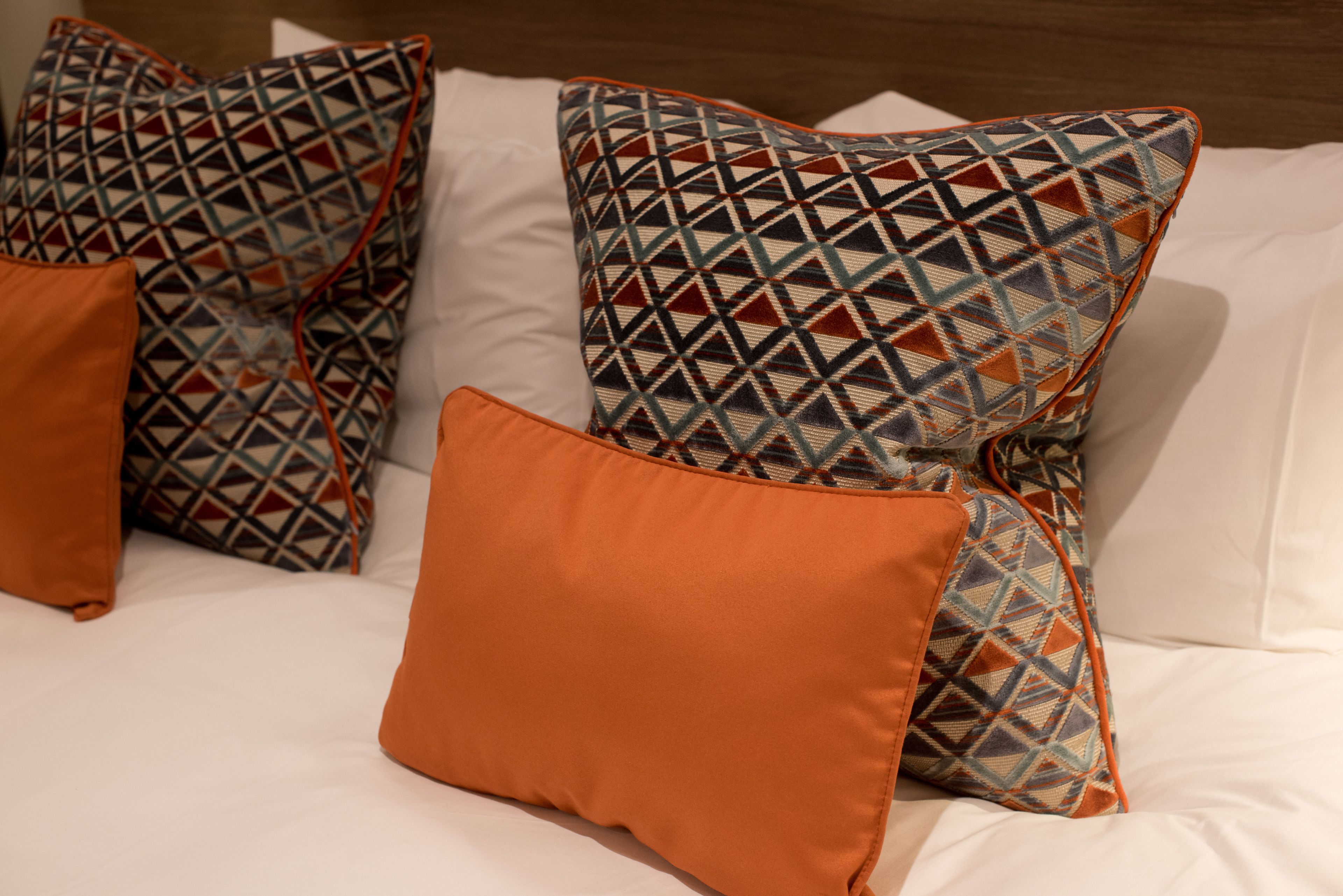 in-room safe, desk, laptop workspace, blackout curtains