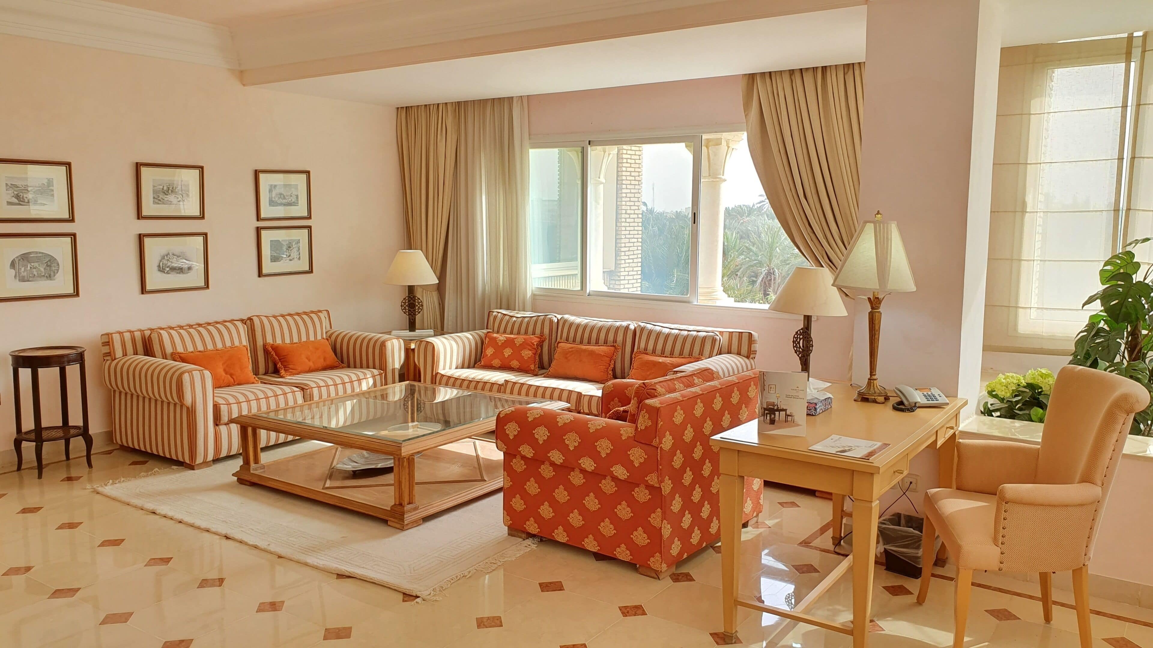 Presidential Suite, Hot Tub (SP-DE Luxe) | Living room | 40-inch LED TV with satellite channels, TV, table tennis