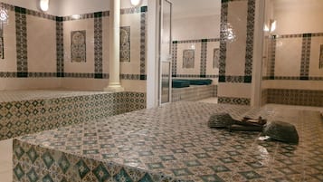 Sauna, vasca idromassaggio, bagno turco, fangoterapia, body wrap