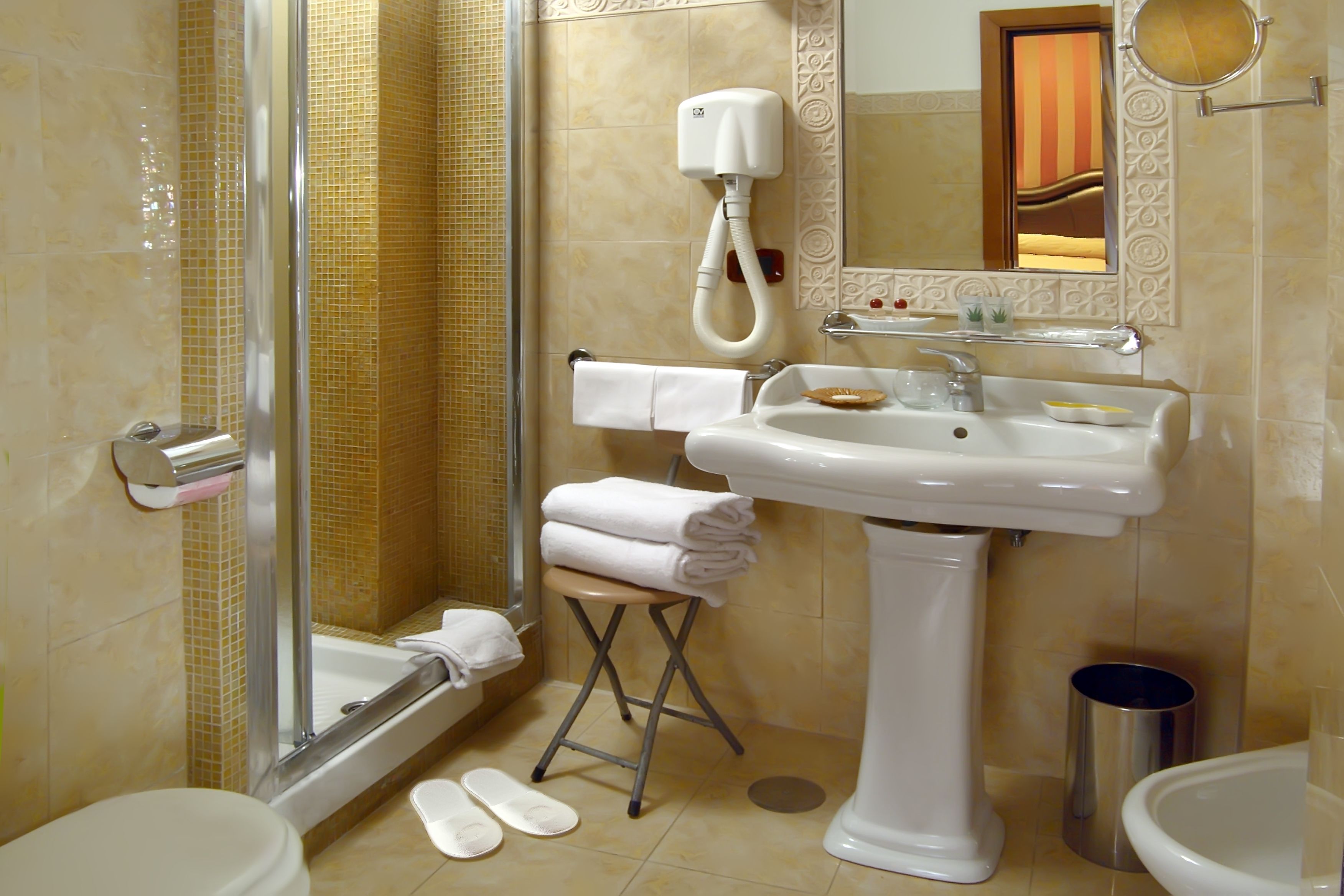 triple room | minibar, in-room safe, individually decorated, desk