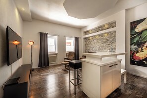 Deluxe Apartment, 1 Queen Bed with Sofa bed | Living area