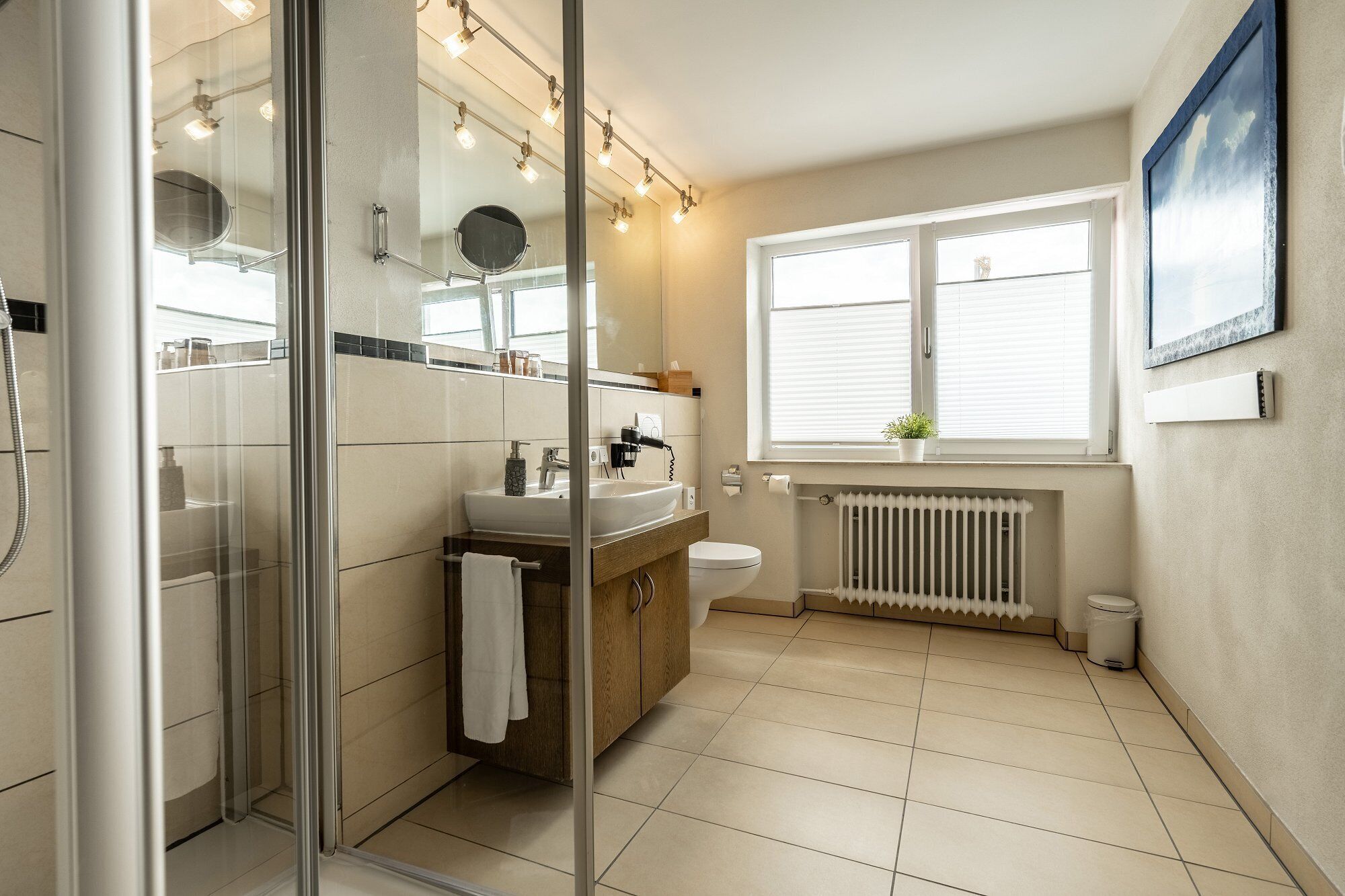 deluxe double room, 1 double bed | bathroom | hair dryer, soap, shampoo, toilet paper