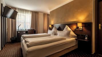 Habitació doble Comfort, 1 llit doble | 1 dormitori, caixa forta a l'habitació i cortines opaques