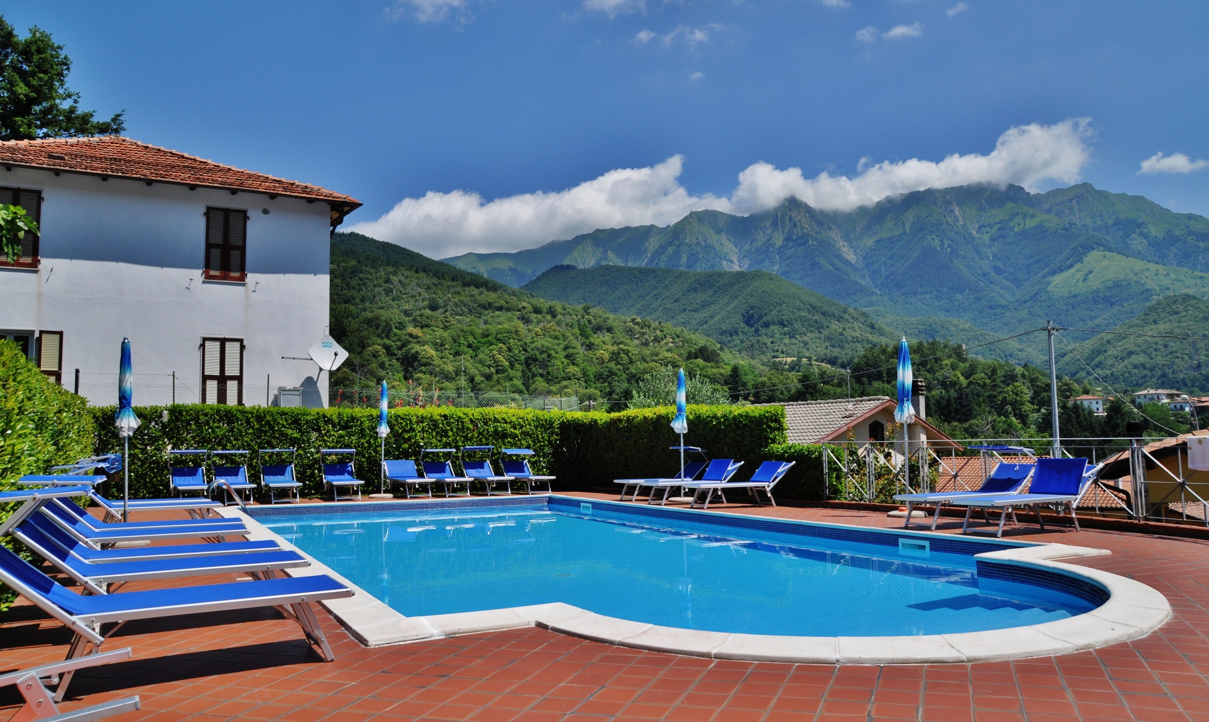 Außenpool, Liegestühle