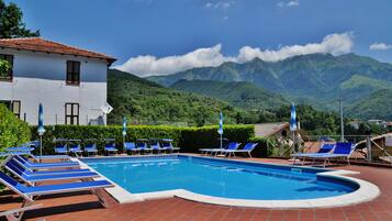 Outdoor pool, sun loungers
