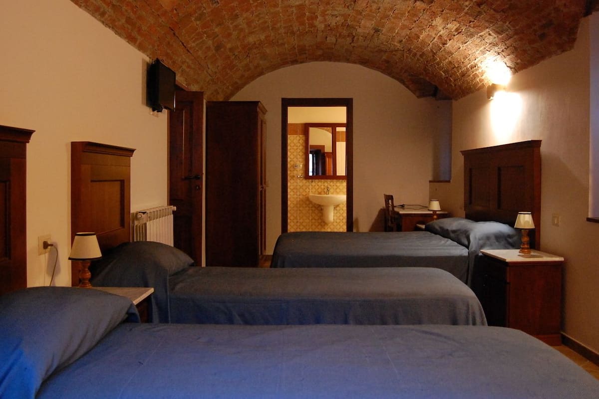 breakfast, lunch, dinner served; italian cuisine, garden views