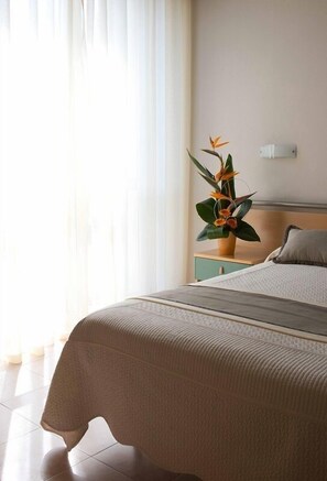 Double or Twin Room | In-room safe, desk, cribs/infant beds, rollaway beds - Miramar (1785076) (Sirmione)