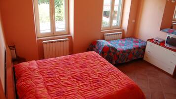 1 bedroom, down duvets, Select Comfort beds, desk