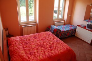 1 bedroom, down duvets, Select Comfort beds, desk