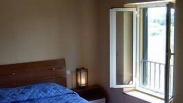 ห้องดับเบิล, ห้องน้ำส่วนตัว | 1 ห้องนอน, ผ้านวมขนเป็ด, เตียง Select Comfort, โต๊ะทำงาน