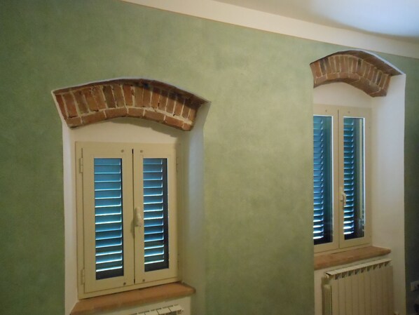 1 habitación, cubrecamas, colchones Select Comfort y escritorio