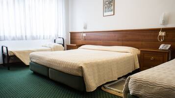 Chambre Quadruple | 1 chambre, draps italiens Frette, matelas Select Comfort