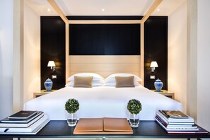 Superior Suite, 1 King Bed, City View