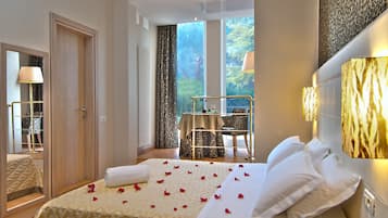 Superior Double or Twin Room | Hypo-allergenic bedding, minibar, in-room safe, desk