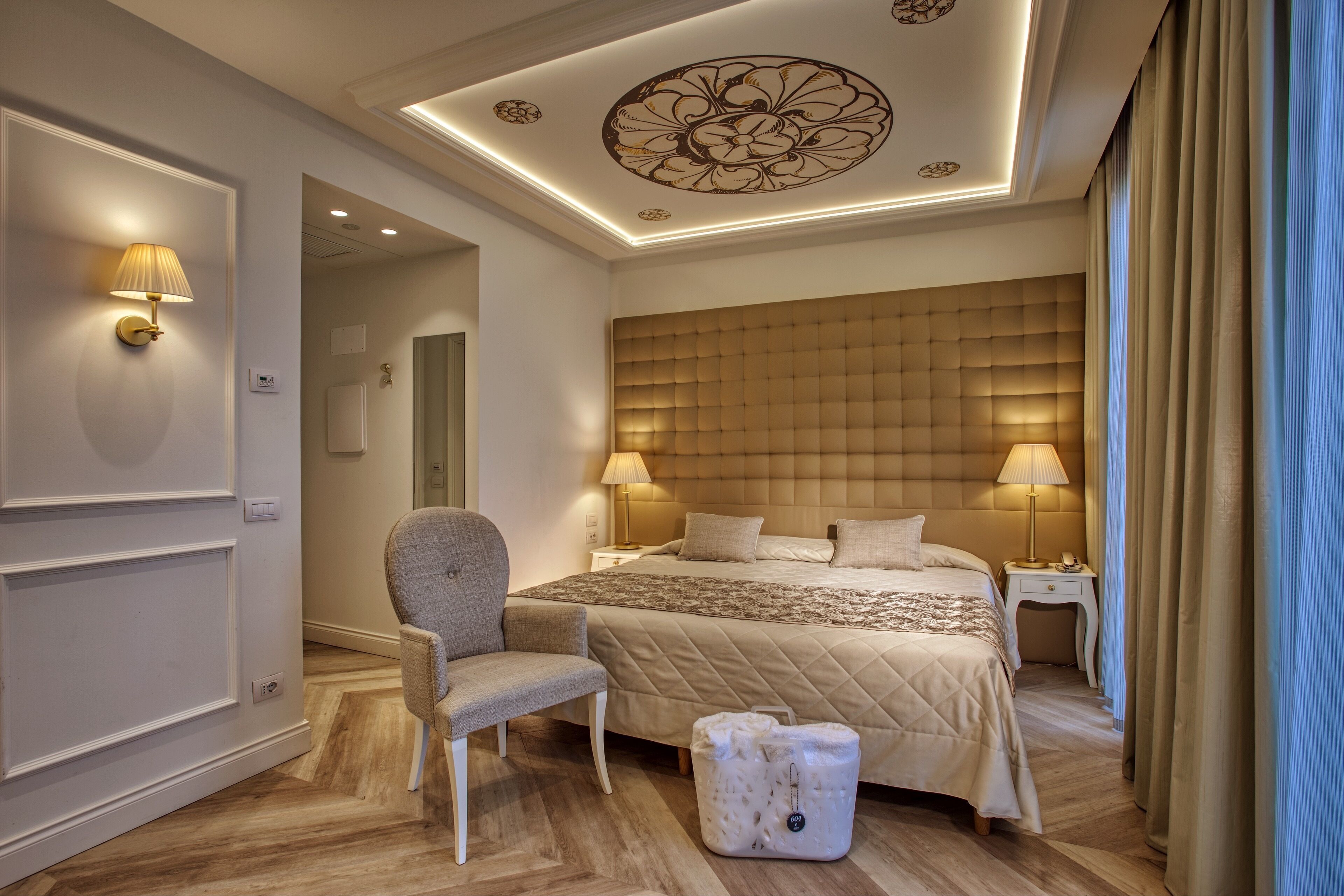 deluxe room | hypo-allergenic bedding, minibar, in-room safe, desk