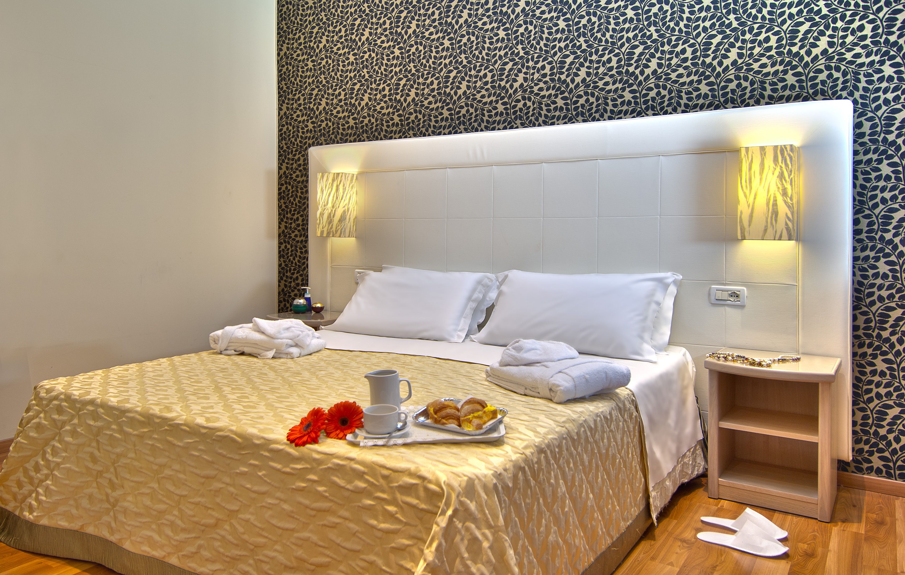 hypo-allergenic bedding, minibar, in-room safe, desk