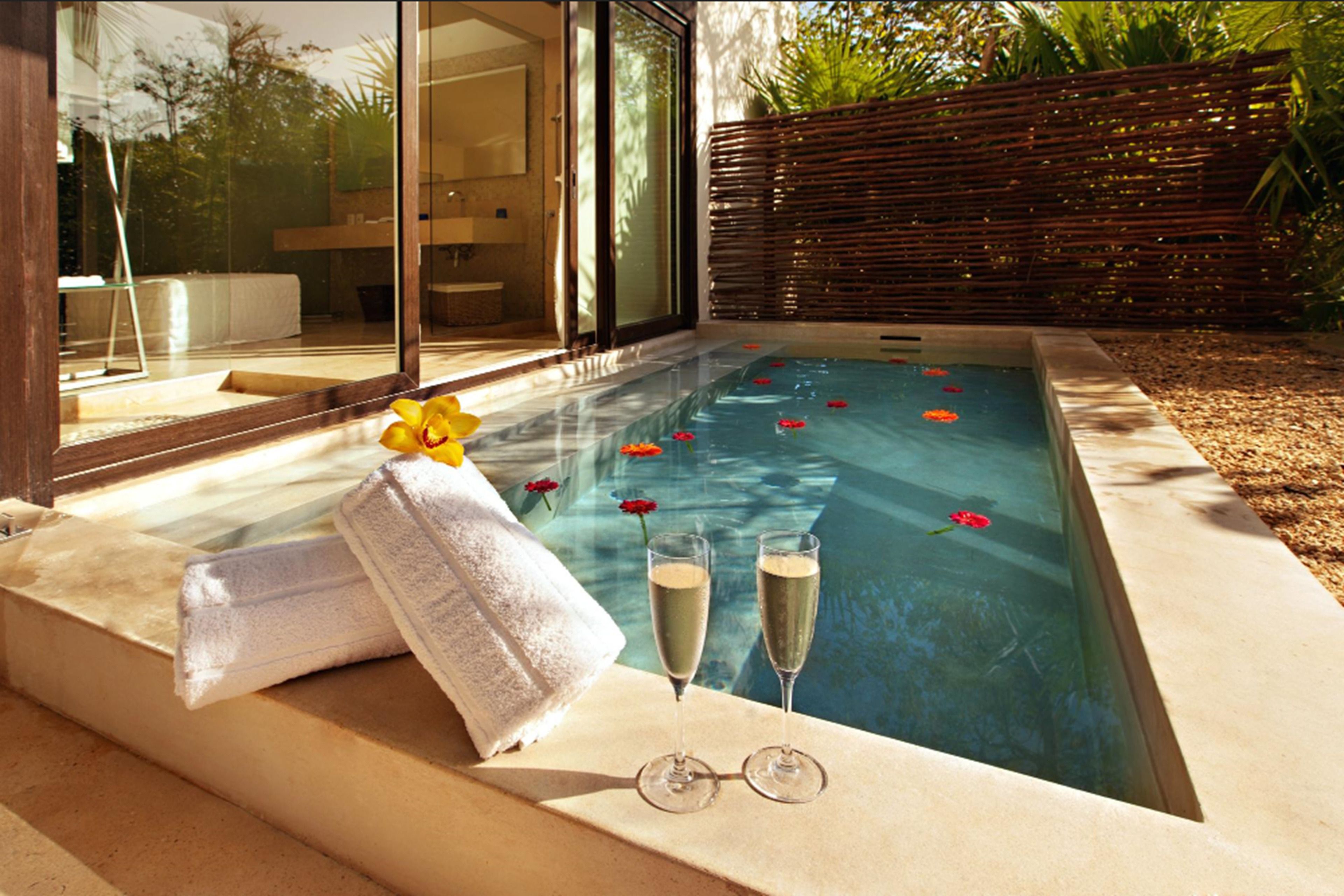 Patio Diamond Suite | Sábanas de algodón egipcio y ropa de cama de alta calidad 