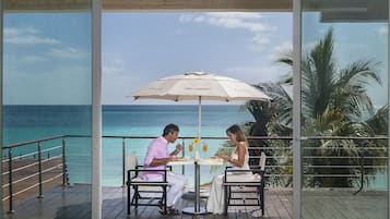 3 restaurantes, se sirven desayunos, comidas y cocina internacional