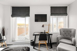 Junior-suite - 1 kingsize-seng - ikke-ryger | Allergivenligt sengetøj, skrivebord, strygejern/strygebræt, sengetøj