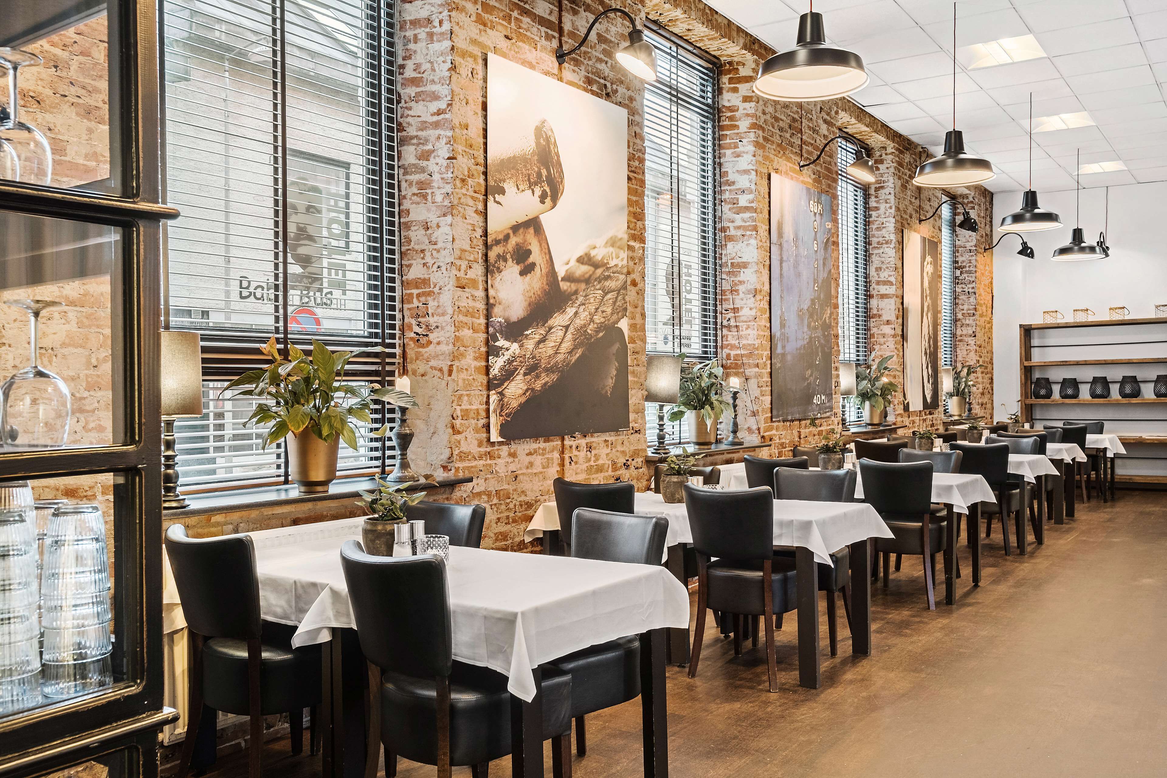 lunch and dinner served, american cuisine