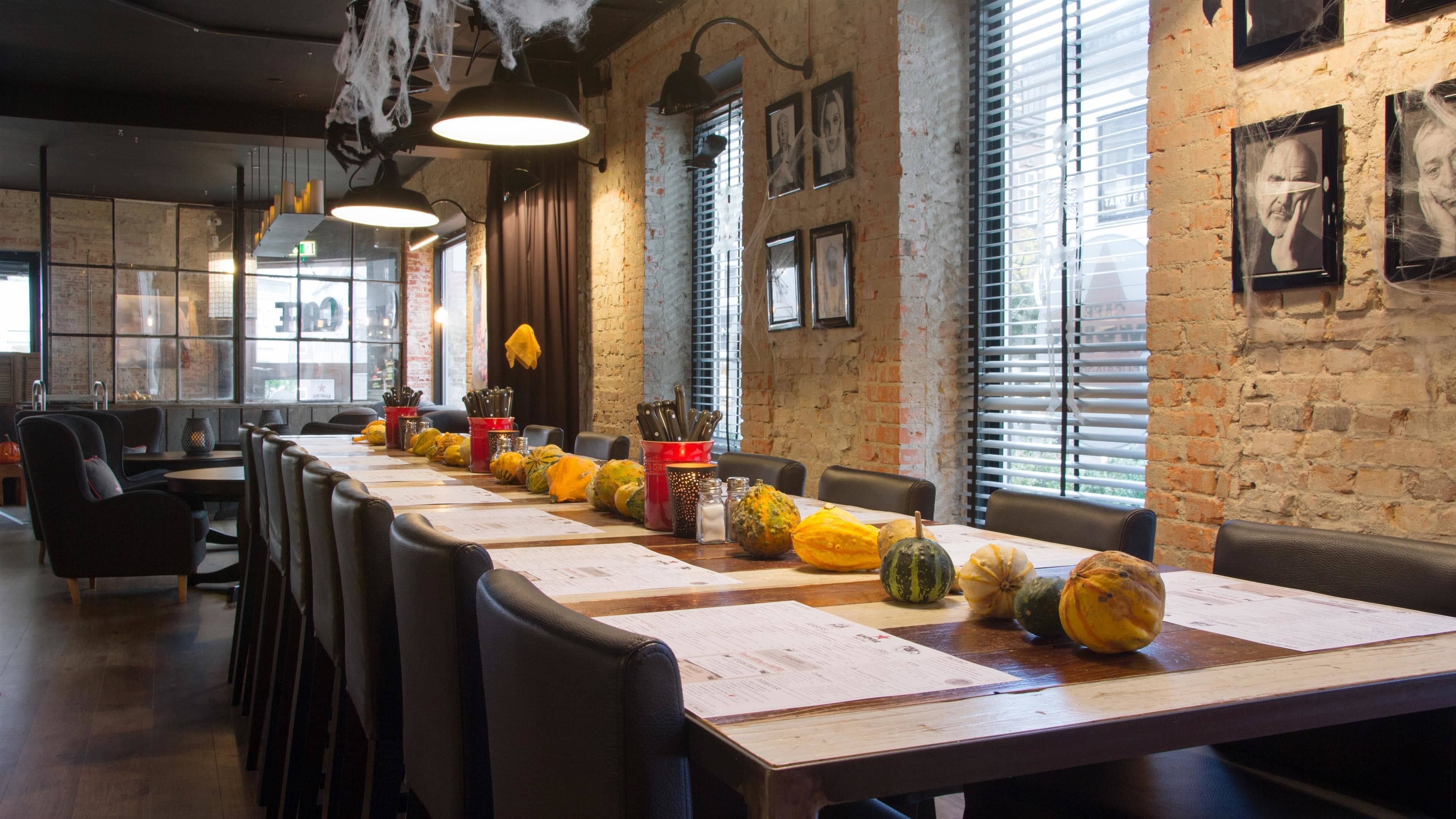 lunch and dinner served, american cuisine