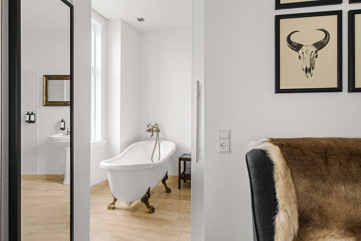 1 bedroom, hypo-allergenic bedding, desk, iron/ironing board